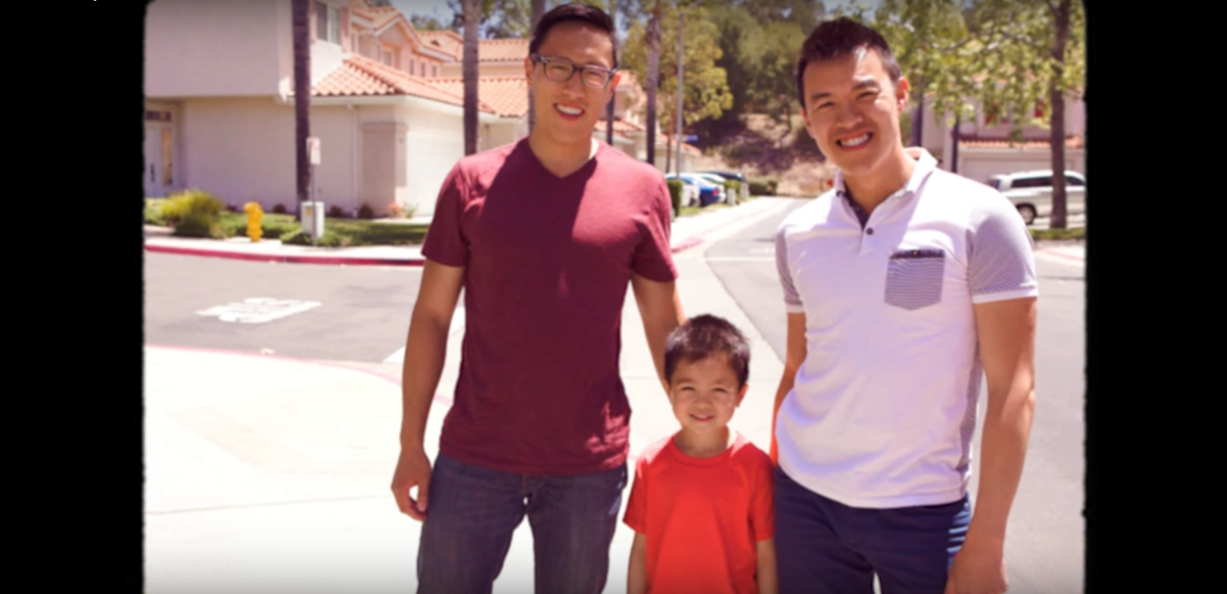  İzleyin: Evlat Edinen Eşcinsel Babalara Sevimli Bir Film