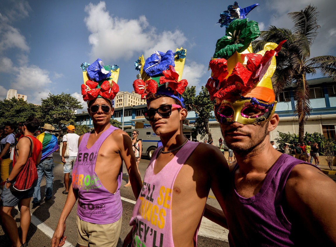 Кубинские мужчины. Мужчины на Кубе. Куба парни. Куба парад.
